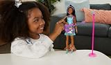 Mattel GYJ22 Barbie Wielkie Miasto Wielkie Sny, Śpiewająca Lalka Barbie Brooklyn Roberts, 11,5 Calowa Brunetka z Warkoczami, z Muzyką i Akcesoriami