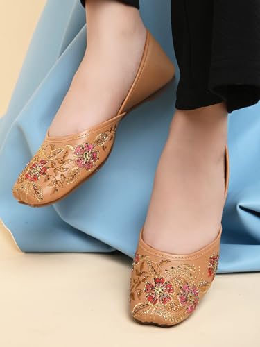 Image of XE Looks Beautiful & Comfortable Ethnic Sandal & Occational Jutti For Women & Girls
