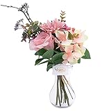 FLORES ARTIFICIALES DECORATIVAS Y FLORERO: Este set incluye un ramo de flores artificiales hechos de seda. Recibirá 3 rosas, 3 crisantemos, 2 hojas de euonymus, 1 hortensia y 1 ramo de baya junto a un florero de vidrio. El florero mide 8,5 x 13,6 cm y cuando las flores artificiales decoracion jarrones están en el jarrón, la altura total es de alrededor de 40 cm. Las plantas se pueden retirar del florero y se pueden usar por separado.