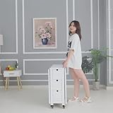 Hecho de madera maciza, nuestro juego de mesa y silla prioriza la salud y la seguridad de tu familia. A diferencia de muchas alternativas que utilizan materiales sintéticos, nuestra madera natural garantiza durabilidad y respeto al medio ambiente. Diseñado para mayor comodidad y estilo, este juego de muebles es ideal para comedores y espacios de estar, por lo que es un complemento práctico para tu hogar mientras mejora tu decoración general.