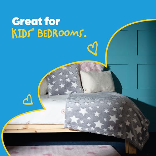 WICKED GIZMOS Glow in the Dark Blanket – Soft Fluffy Fleece Blanket for Kids, Cosy & Snuggly Flannel Throw, for Girls or Boys – Grey Stars, 127 x 152 cm - Image 4