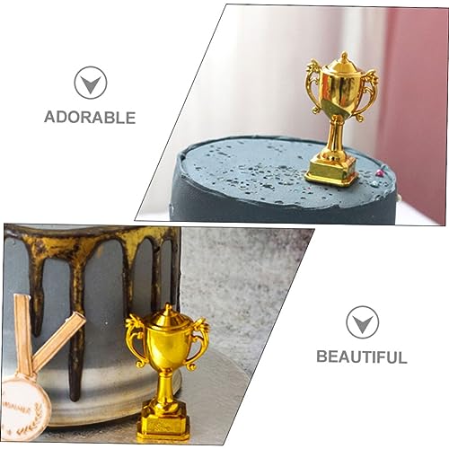 NOLITOY 4Pcs Brinquedos Troféu De Futebol Mini Brinquedos Brinquedos Em Miniatura Decorações De Bolo