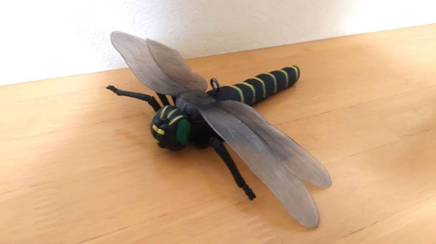 昆虫　フィギュア　トンボ　オニヤンマ 楽天市場】組み立て済み品 精巧な作り 実物に近いサイズ