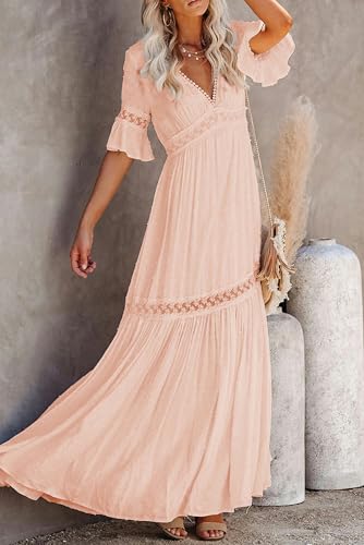 Robe d'été pour vos soirées chic en dentelle noire col V