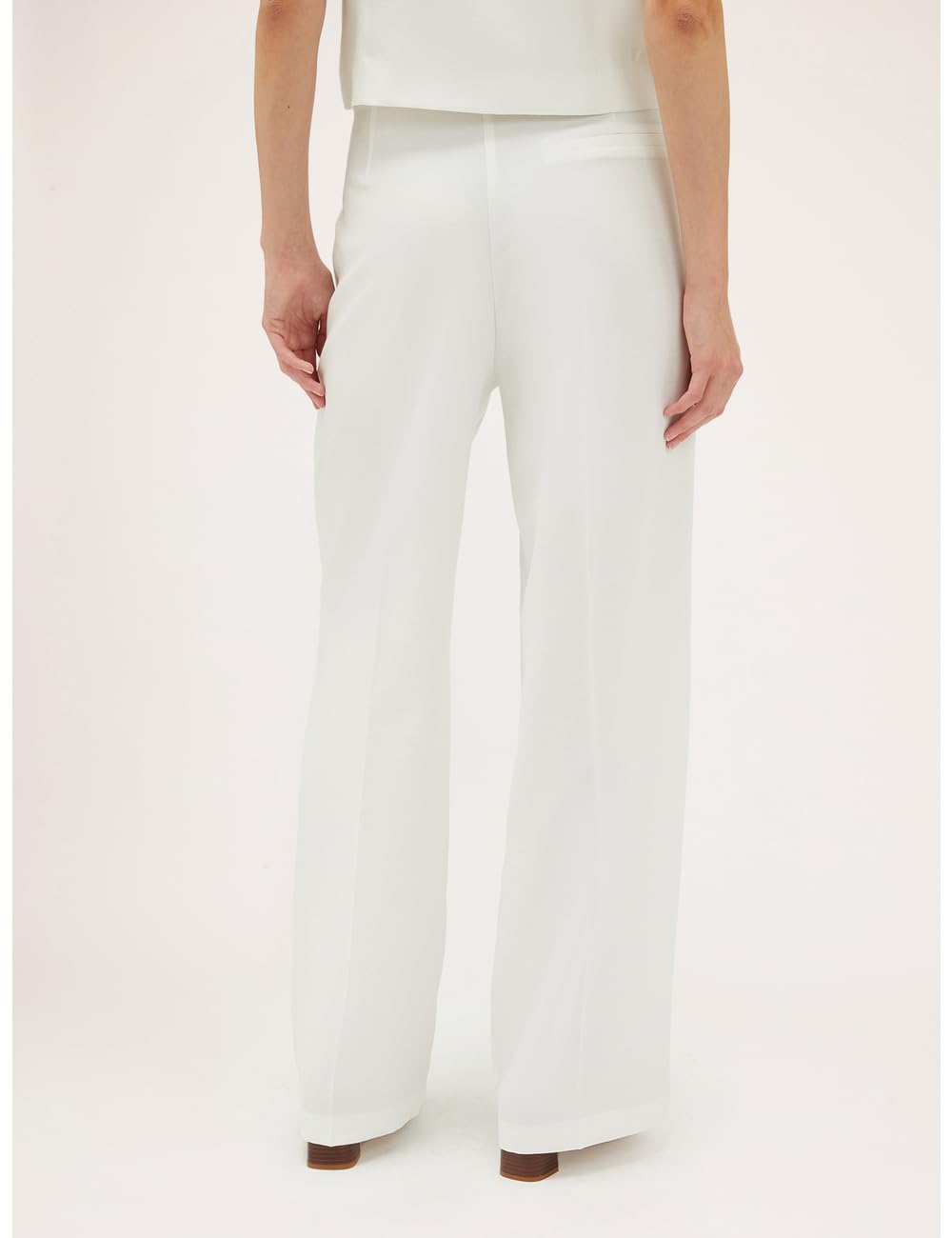 Motivi: Pantaloni Palazzo con Pinces Stagione Primavera Estate 2024.