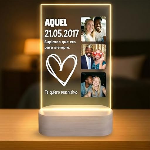 Lámpara Personalizada San Valentín con Fotos y Mensaje Libre - Regalo de Amor Personalizado para Pareja, Novios o Enamorados - Lámpara LED en Placa de Metacrilato con Base de Madera | Ya disponible en tu tienda friki favorita! En mundofriki.es!