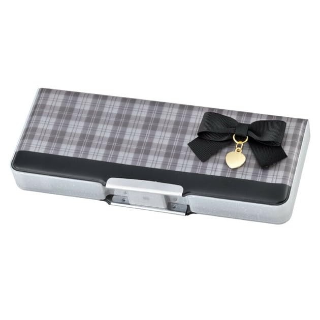 筆箱中は空です