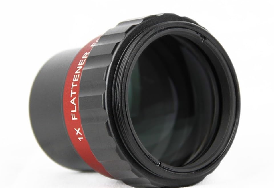 Spiana solo il campo senza ridurre la focale; si avvita direttamente sulla filettatura M68 del focheggiatore e dalla parte della camera si trova una filettatura M48 con backfocus 55mm.