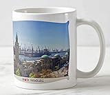 Fotografie Torsten Ackermann Hamburger Kaffee Becher - Moin Hamburg - Motiv: Blick auf die St. Pauli Landungsbrücken und den Hafen - Foto Tassen/Bilder/Souvenirs