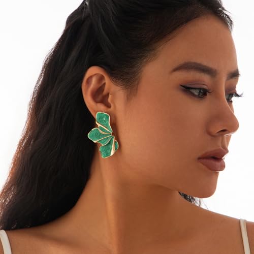 Boucles d'oreilles fleur légères à pétales irréguliers et relief tendance