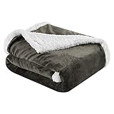 LANGRIA Couverture Plaid Peluche Effet Mouton Réversible, Souple, Chaude, Douce au Toucher, Ecologique, Entretien Facile à la Machine (150 x 200cm), Gris Foncé