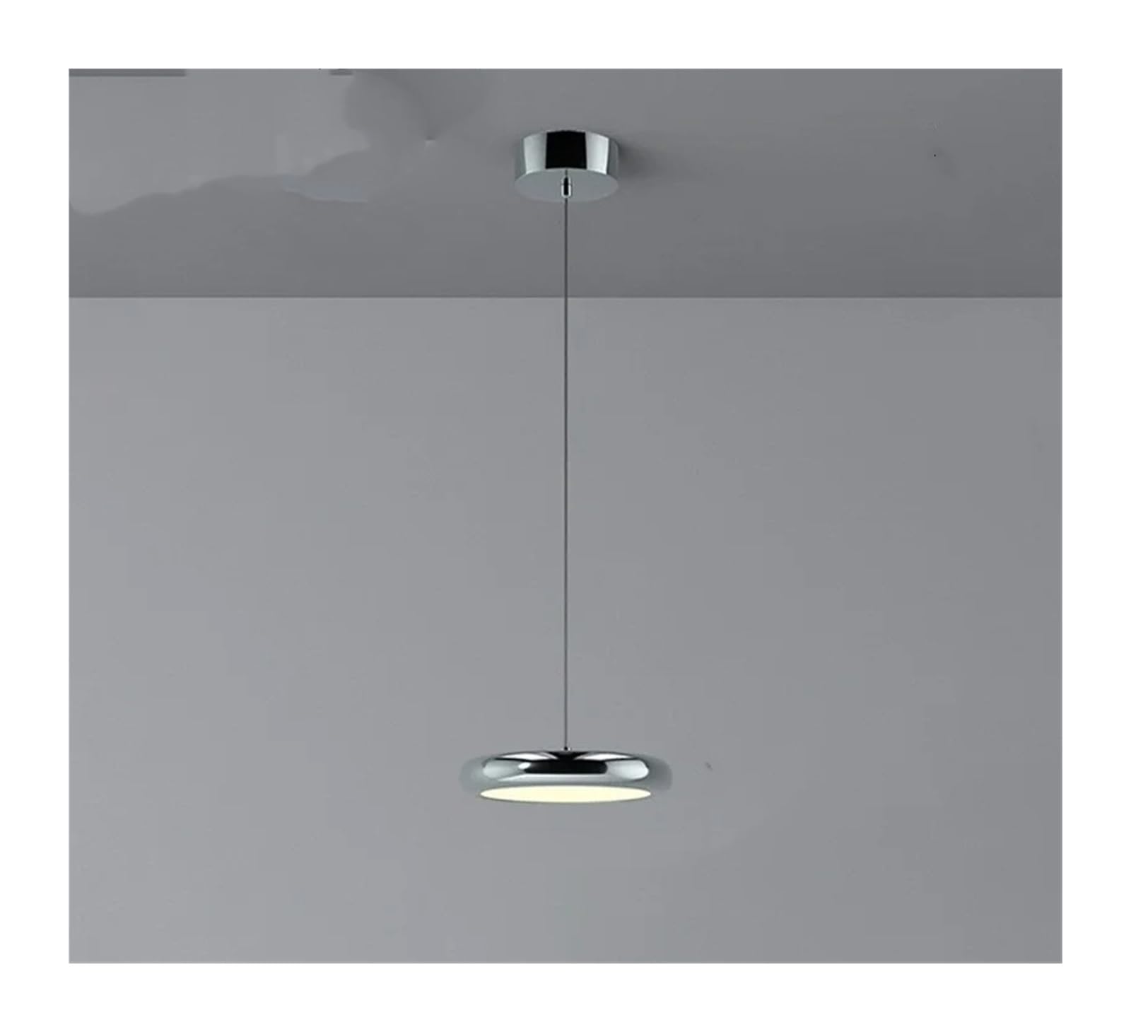 Lustre à trois têtes idéal pour illuminer vos dîners au-dessus de la table à manger