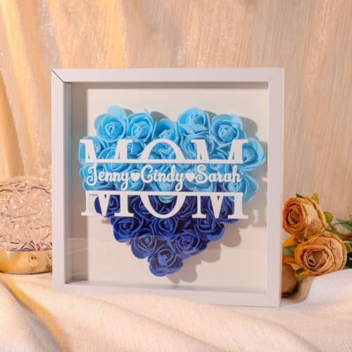 Caja de flores en forma de corazón con nombre grabado en marco de rosas premium 3