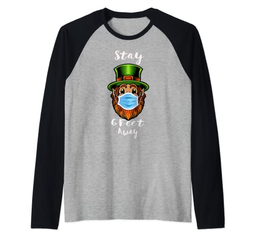 Leprechaun Face Mask Stay 6 Feet Leprechaun St Patrick's Day Camiseta Manga Raglan