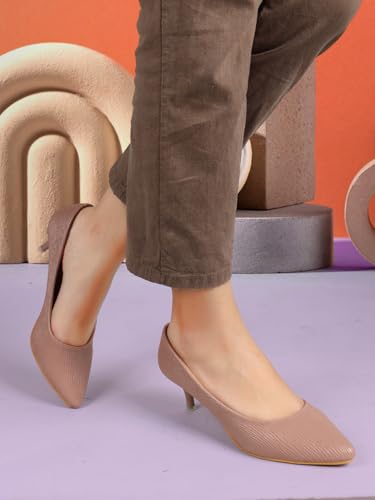 Image of Iconics Women's Textured Pointed Toe Kitten Heel Pump