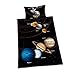 Produktbild Herding Young Collection Bettwäsche-Set, Sonnensystem Wendemotiv, Kopfkissenbezug 65 x 100 cm, Bettbezug 160 x 210 cm, Mit leichtläufigem Reißverschluss, 100% Baumwolle/Renforcé