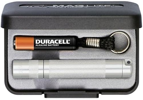 Maglite Solitaire linterna incandescente usa 1 pila AAA se presenta en una caja plateada