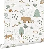 Transformez la chambre de votre enfant en une forêt magique avec ce joli papier peint à motif d’animaux de la forêt en blanc. Le dessin et les couleurs apportent beaucoup de fantaisie, de gaieté et de douceur dans la chambre de votre enfant.