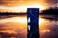 MAGIC BUCKET | Auto Handwäsche Bundle | Wascheimer mit passendem Eimer Deckel 5 US GALLONEN ca. 20 Liter | Mit Grit Guard Eimereinsatz Schmutzsieb | Waschset Grau/Schwarz – Ansicht 2