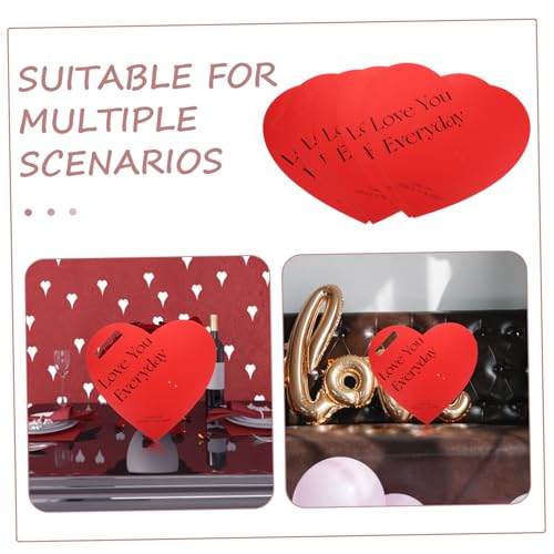 Papier de rose en cœur rouge pour Saint-Valentin et décoration de table