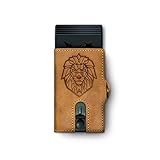 PERFEKTE GRÖßE: Das Löwenfeuer Kartenetui ist super handlich. Es passen 4-6 Karten in das Portmonee, zu dem ist genug Platz für Geldscheine und ein Münzfach ist auch integriert.