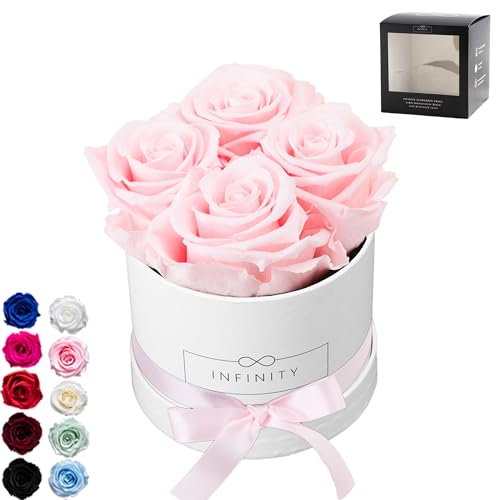 Infinity Flowerbox - 4 echte Infinity Rosen (3 Jahre haltbar ohne Wasser) - Direkt mit Geschenkverpackung geliefert I Handgefertigt in Berlin I Geschenk für Frauen (Rosa Rosen mit weißer Rosenbox) Infinity Flowerbox - 4 echte Infinity Rosen (3 Jahre haltbar ohne Wasser) - Direkt mit Geschenkverpackung geliefert I Handgefertigt in Berlin I Geschenk für Frauen (Rosa Rosen mit weißer Rosenbox)