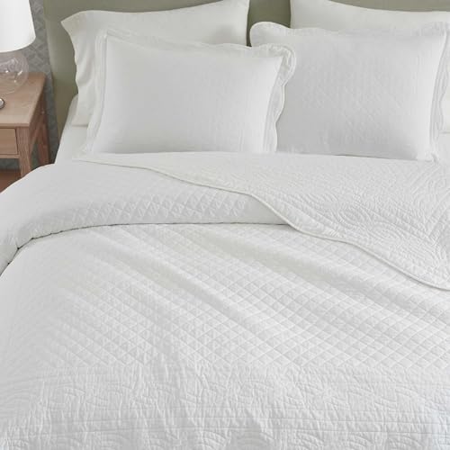 Image of Martha Stewart - Twin Size Quilt Set, Soft & Breathable Cotton Percale Quilted Bedding with Matching Pillowcase, Scalloped Edge Bed Set, Vintage Scallop White