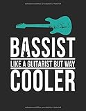  Notenheft: Das Notenbuch für alle Gitarristen ♦ über 100 blanko Seiten im A4+ Format zum niederschreiben deiner besten Songs und Lieder ♦ Motiv: Bassist vs Guitarist 2