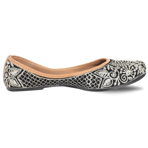 Image of DFR Women Embroidered Mojari Juttis