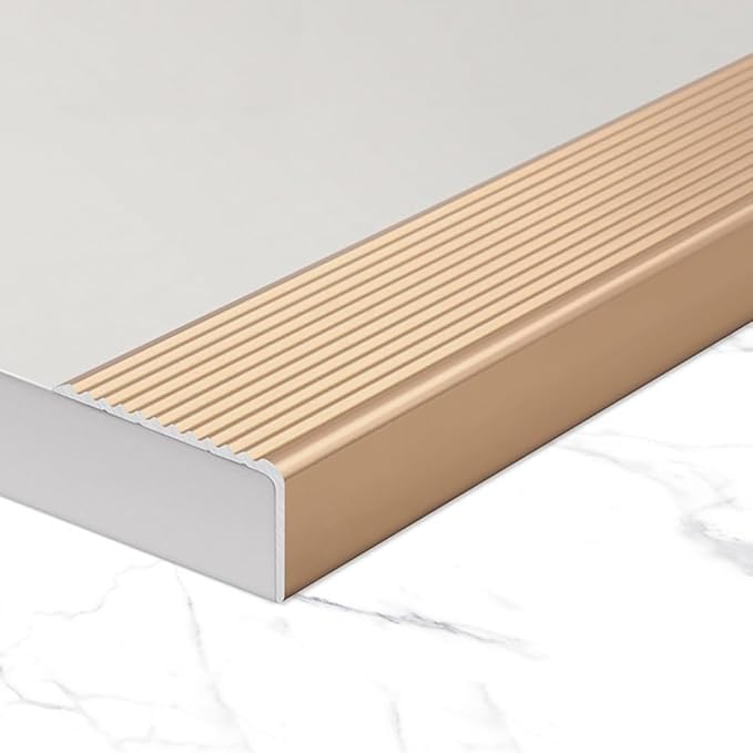 Profilé nez de marche antidérapant en métal or de 90cm avec bordure d'escalier en L de 5cm large