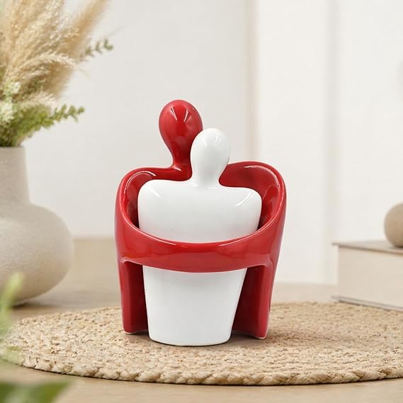 Objets de décoration modernes pour combler les étagères vides