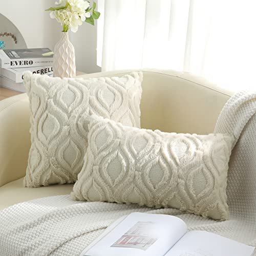 Decoruhome TM-01 Christmas Decorative Throw Pillow Covers 18X18, Soft Plush Faux Wool Couch Pillow Covers thumb #4