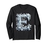 Plongez dans le monde enchanteur de l'hiver avec ce superbe design de lettre « E », parfait pour embrasser la saison froide. Laissez les détails floraux complexes et flocons de neige apporter une touche givrée à votre style. Capturez l'essence des merveilles hivernales avec ce