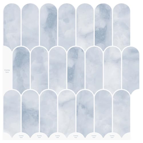 Azulejos de plumas azul claro para crear un backsplash moderno en baños y cocinas luminosas