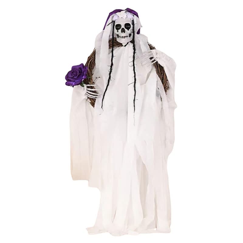 Couronne de rotin Halloween mariée blanc ornement suspendu contre porte vide