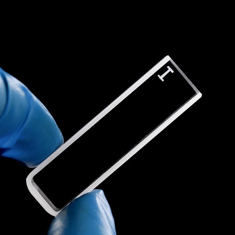 3.5ml IR Quartz Cuvette(10mm) Two Rays Of Light Pierce The Distanc