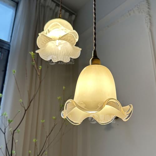 Lustre floral au charme d'antan pour éclairer vos souvenirs de famille à table