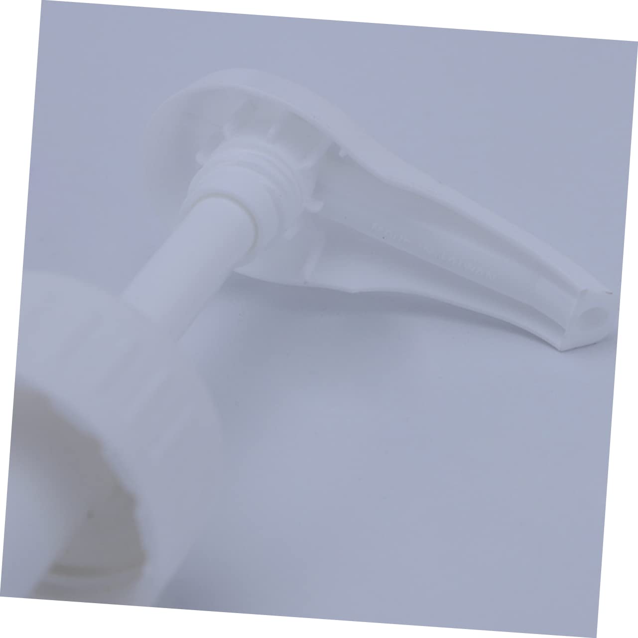 Tête de Pompe à Pression en Plastique Blanc 10cc pour Embout de Bouteille Diamètre Extérieur 3,5cm Verrouillage et Système Anti-Fuite pour Doseuse de Boissons