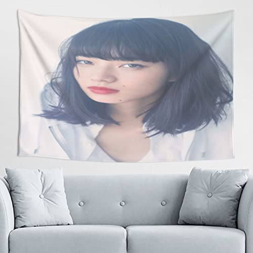 小松菜奈 タペストリー 壁掛け 飾り布 インテリア アールデコ モダン 多機能 布ポスター お店の部屋や窓飾り 横型(60×40インチ) 背景 間仕切りカーテン おしゃれ 多機能壁飾り小物 自宅やお店の装飾 気分転換