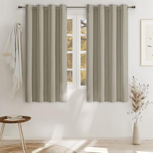 MRTREES 100% Cortinas Opacas Cortas Dormitorio 2 Piezas, 132x160 cm, Cortinas de Salon Termicas Aislantes Frio y Calor, Cortina Lino Natural Anti Luz con Ojales para Ventanas Habitacion Comedor