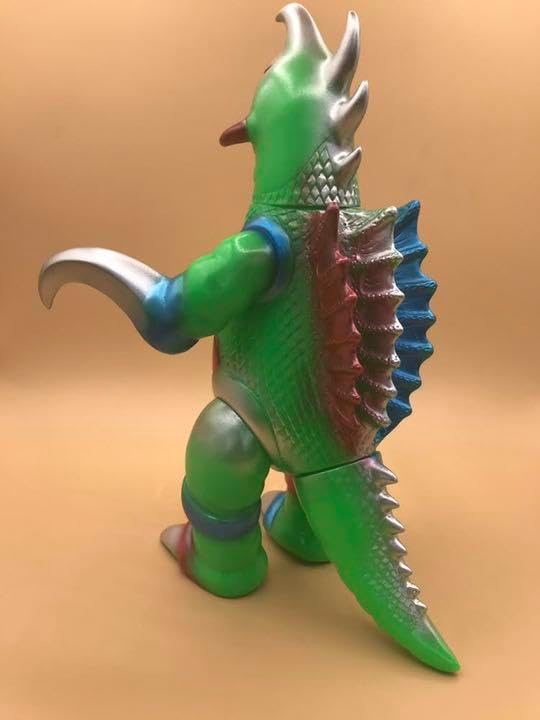 マルサン 福袋品ネオンカラー成形色 ガイガン 輸出版イメージ