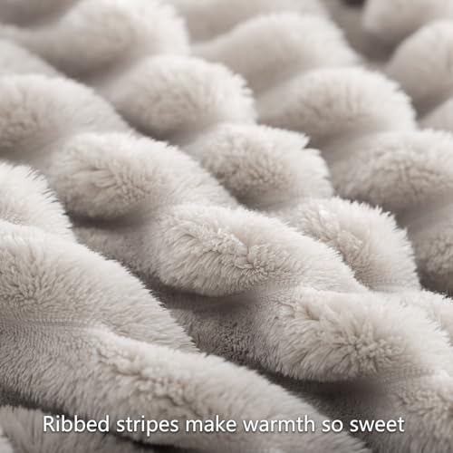 RUIKASI Kuscheldecke Flauschig Decke Beige - 130x150cm Fleecedecke Sofadecke Couchdecke für Wohnzimmer Deko Tagesdecke Blanket, Weiche Wolldecke Warme Korddecke als Wohn- & Kuscheldecken