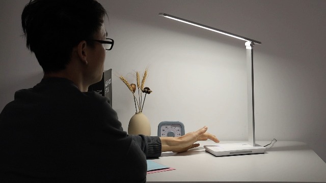 Amazon.co.jp: 【Amazon.co.jp限定】LEDデスクライト 目に優しい 高