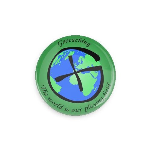 Cache Boutique - Badge Geocaching - Couleur : World is Our Playing Field