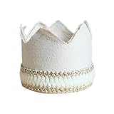 Diseñado con cuidado, este sombrero de corona está hecho de lona suave y cómoda que no se deforma fácilmente. El exquisito ribete de encaje añade un toque adorable al diseño, haciendo que tu bebé se vea especial. Adecuado para capturar hermosos momentos durante la fiesta de cumpleaños de tu bebé o crear una pared de fotos temática