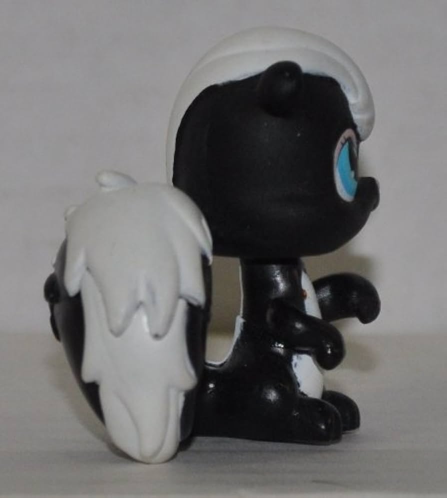 Amazon.com: Littlest Pet Shop Skunk #85 (Black, Blue Eyes