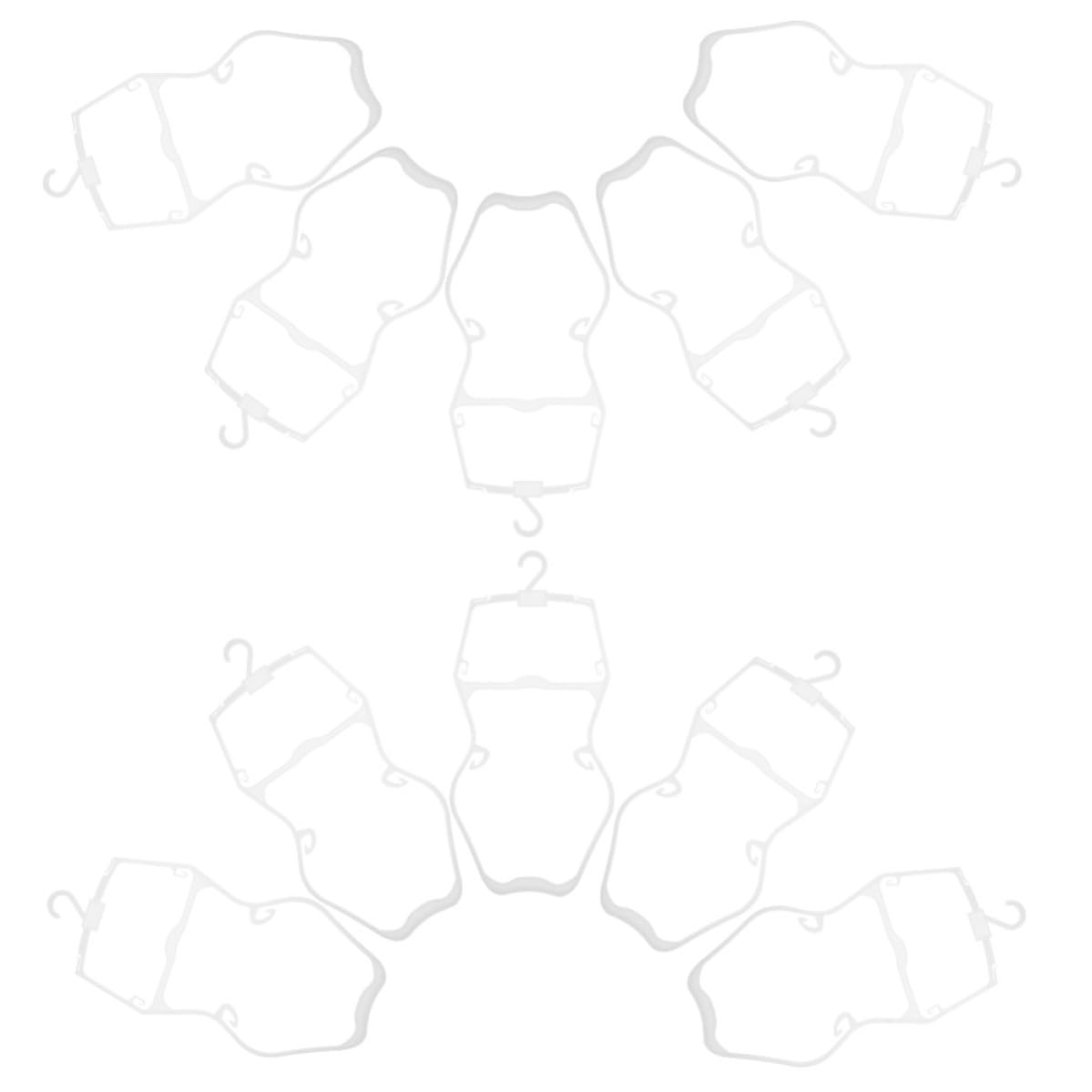 Cintres blancs anti-glisse pour maillots de bain : solution dressing enfants ordonné