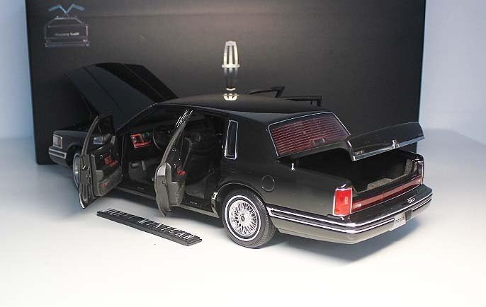 リンカーン コンチネンタル マークV ミニカー 1/18 ローライダー リンカーン コンチネンタル マークV ミニカー 1/18 ローライダー MCG