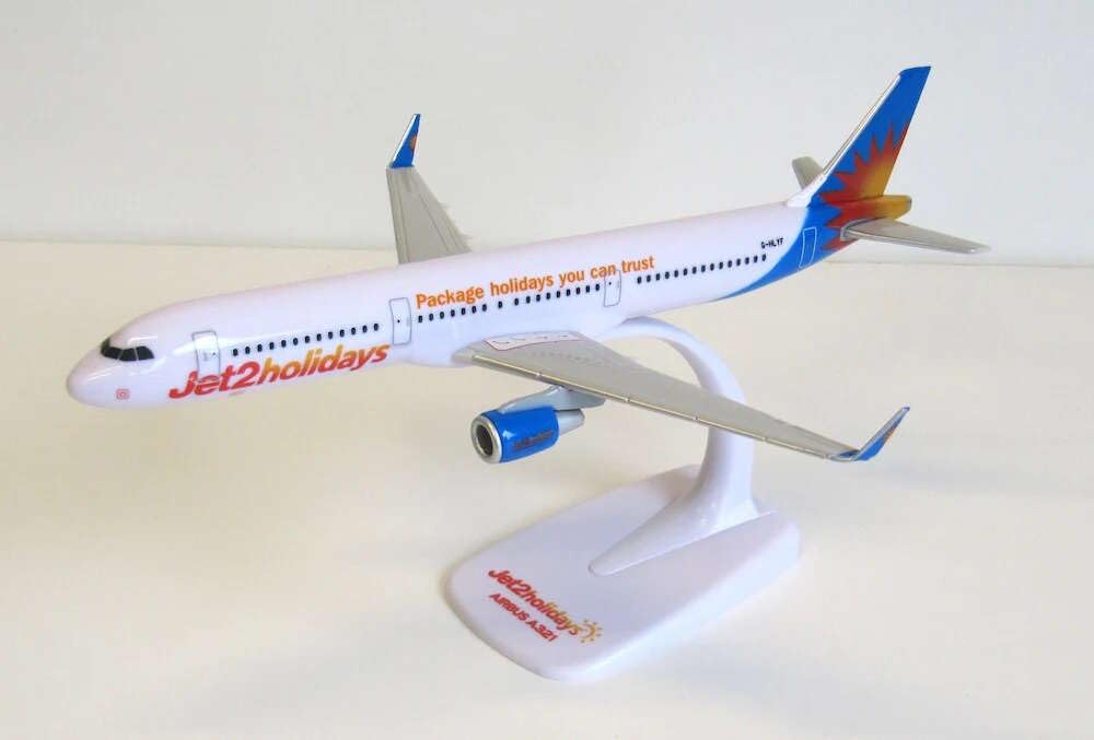 PPC Jet2 Holidays Airbus A321 G-HLYF 1:200 Scale Snap-Fit Model Kit PP-291034