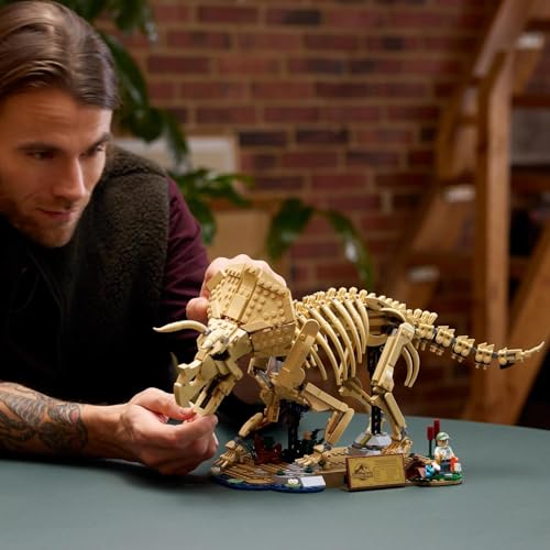 Image of LEGO Jurassic World Dinosaur Fossils: Triceratops - Posable Dinosaur Kit for Ages 18+ - 77985